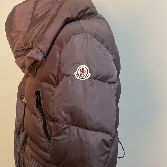 Moncler women’s puffer jacket - Picture 15 of 16